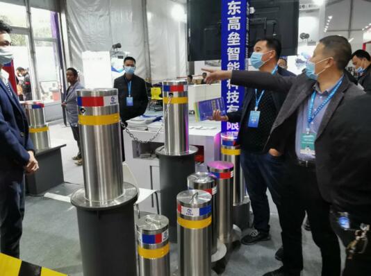 工作人員細(xì)心講解