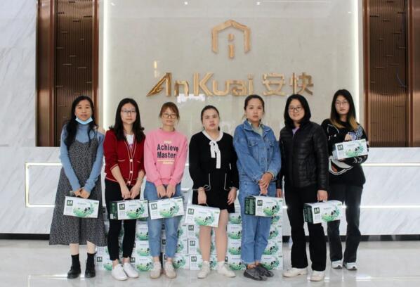 安快為全體女員工們發(fā)放節(jié)日福利