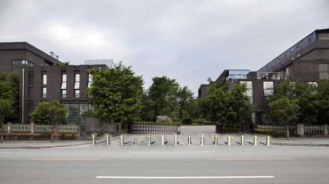 綠湖別墅中心升降柱案例 - 中出網(wǎng)-智能出入口與停車充電門戶