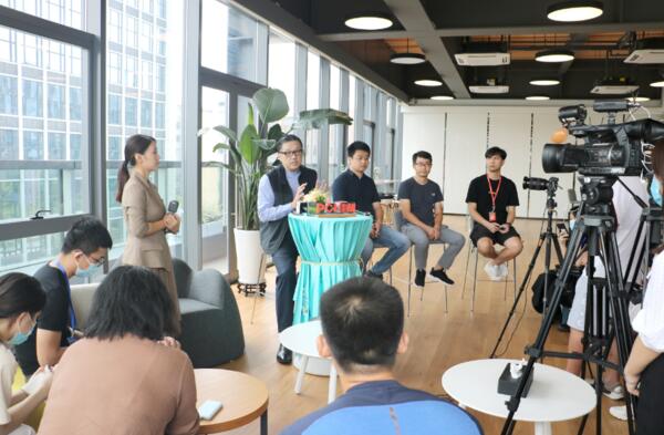 李德紘院士及WebVision圖像分類競(jìng)賽佳都科技獲獎(jiǎng)團(tuán)隊(duì)分享現(xiàn)場(chǎng)