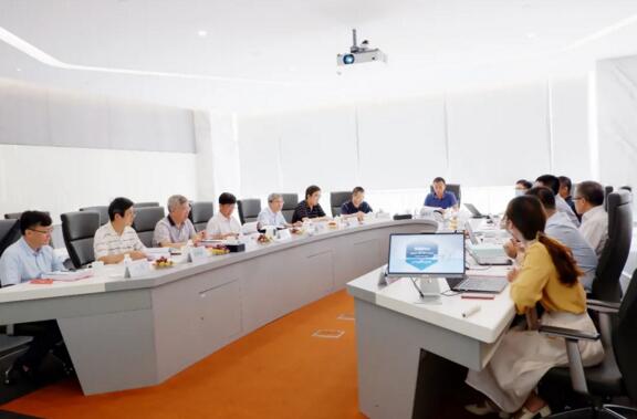 來自華南理工大學(xué)、全國自動化系統(tǒng)及集成標(biāo)準(zhǔn)技術(shù)委員會等院校及行業(yè)的專家聽取了“華佳Mos-智慧地鐵工業(yè)互聯(lián)網(wǎng)平臺”（簡稱：華佳Mos）項目組報告