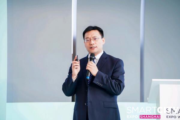 國家信息中心信息化和產(chǎn)業(yè)發(fā)展部單志廣博士、博導(dǎo)、主任作演講