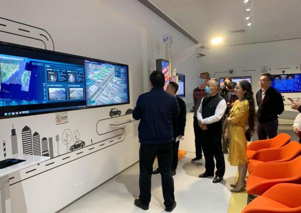 中交四航院領導一行參觀佳都科技智能科技館