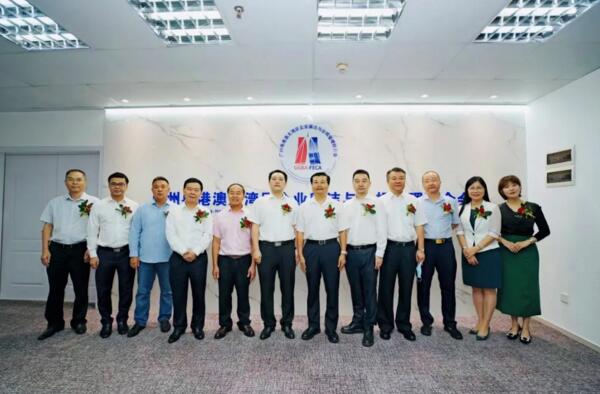 領(lǐng)導(dǎo)們合影留念