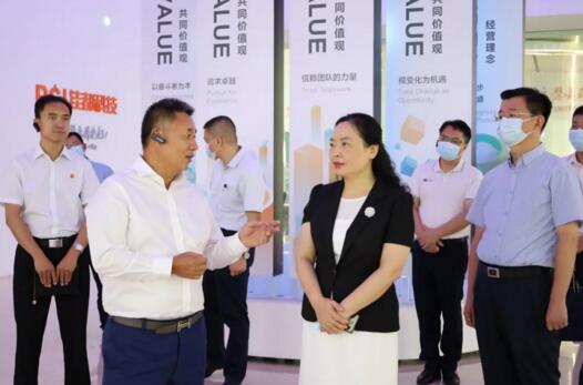 茂名市黨政代表團一行參觀了佳都科技人工智能展廳