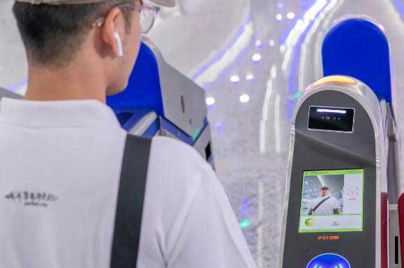 全線采用人臉識(shí)別通道閘