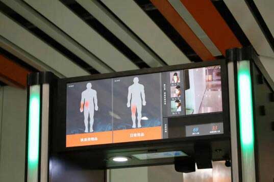 佳都科技還通過(guò)智慧安檢、智能測(cè)溫兩道“數(shù)字高墻”