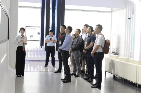 平安財產(chǎn)保險風(fēng)控部總經(jīng)理袁勇民一行參觀考察佳都科技