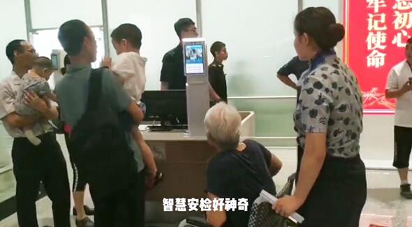 瑞為機(jī)場(chǎng)人臉識(shí)別一體機(jī)