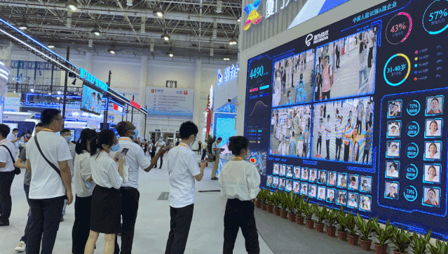 各路媒體、領(lǐng)導(dǎo)爭(zhēng)相來(lái)訪 共賞瑞為新突破