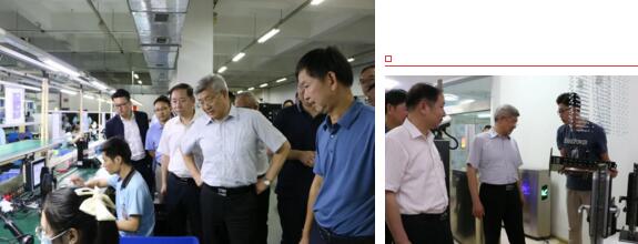 在陳董等公司領(lǐng)導(dǎo)的陪同下，樊主席一行先后參觀了立林生產(chǎn)車間、實驗室和企業(yè)產(chǎn)品展廳