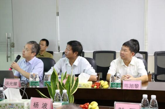 湯總首先向來(lái)訪領(lǐng)導(dǎo)介紹了立林的發(fā)展歷程、集團(tuán)概況和產(chǎn)品生態(tài)鏈全景