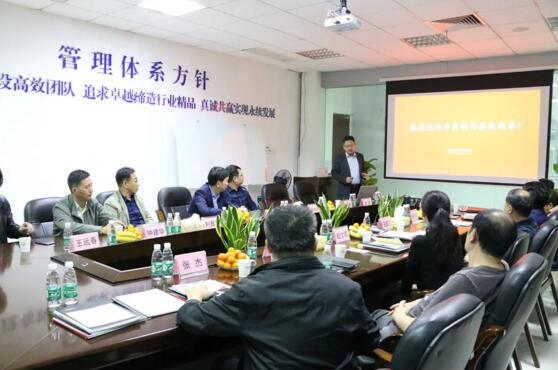 張?jiān)洪L首先向來訪領(lǐng)導(dǎo)們介紹了立林的發(fā)展歷程、集團(tuán)概況和產(chǎn)品生態(tài)鏈全景