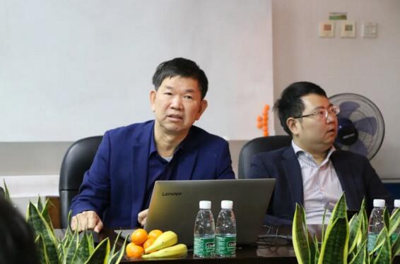 陳董首先向來訪領(lǐng)導(dǎo)們介紹了立林的發(fā)展歷程、集團概況和產(chǎn)品生態(tài)鏈全景