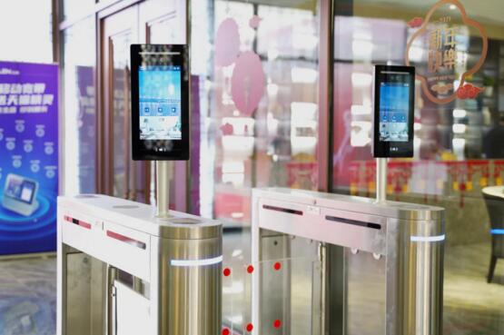 人臉識(shí)別無(wú)感通行