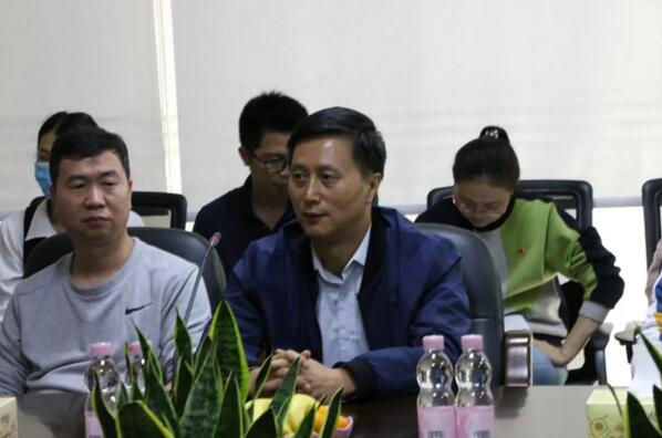 鐘書記發(fā)表了講話