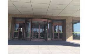 大連武警部隊(duì)兩翼自動旋轉(zhuǎn)門案例 - 中出網(wǎng)-智能出入口與停車充電門戶