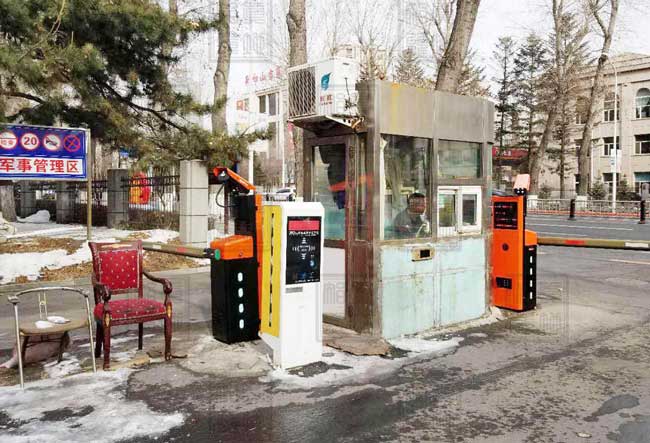 吉林省長(zhǎng)春市四六一醫(yī)院車牌識(shí)別一體機(jī)案例 - 中出網(wǎng)-智能出入口與停車充電門戶