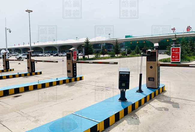 內(nèi)蒙古呼倫貝爾機場車牌識別案例 - 中出網(wǎng)-智能出入口與停車充電門戶
