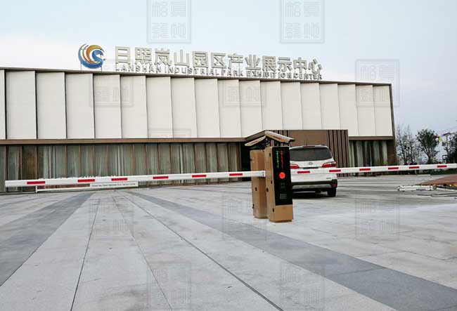 山東日照市嵐山園區(qū)產(chǎn)業(yè)展示中心車牌識(shí)別系統(tǒng) - 中出網(wǎng)-智能出入口與停車充電門戶