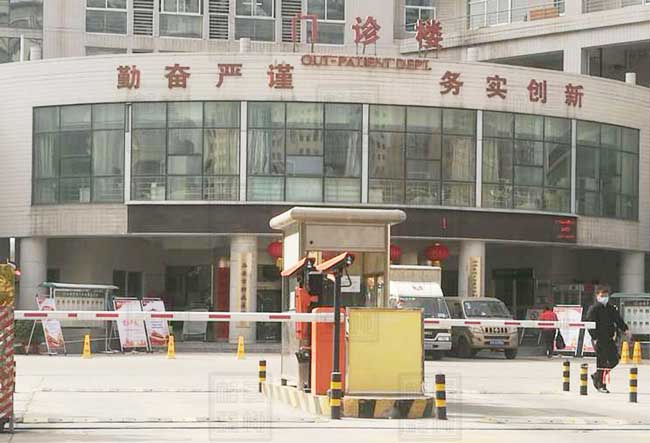 陜西省西安市第八醫(yī)院車牌識別系統(tǒng)案例 - 中出網(wǎng)-智能出入口與停車充電門戶