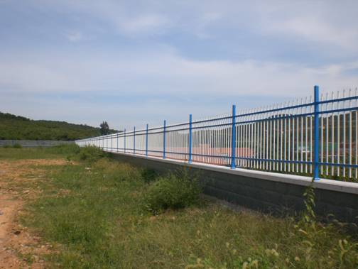 東廳中學護欄案例 - 中出網(wǎng)-智能出入口與停車充電門戶