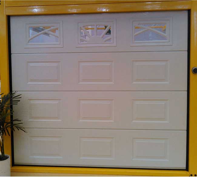 白色壓方樣式電動車庫門