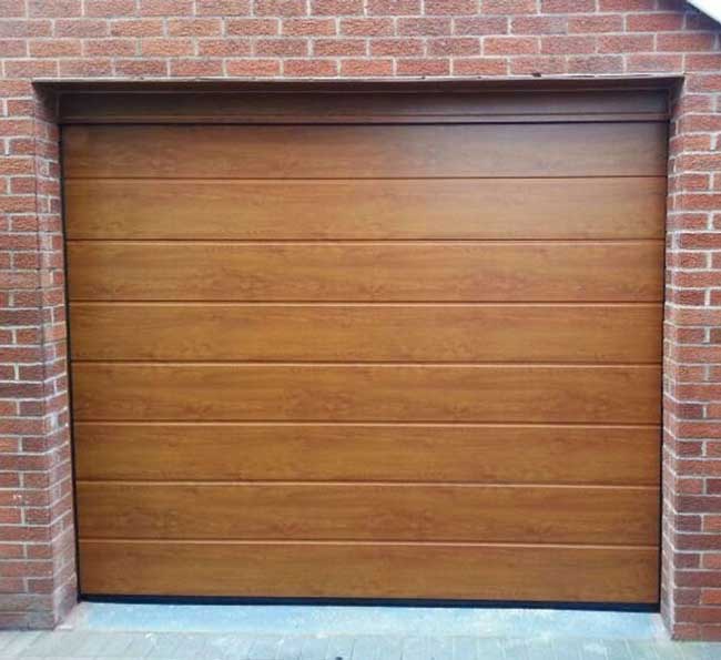 金橡木單條紋樣式車庫門