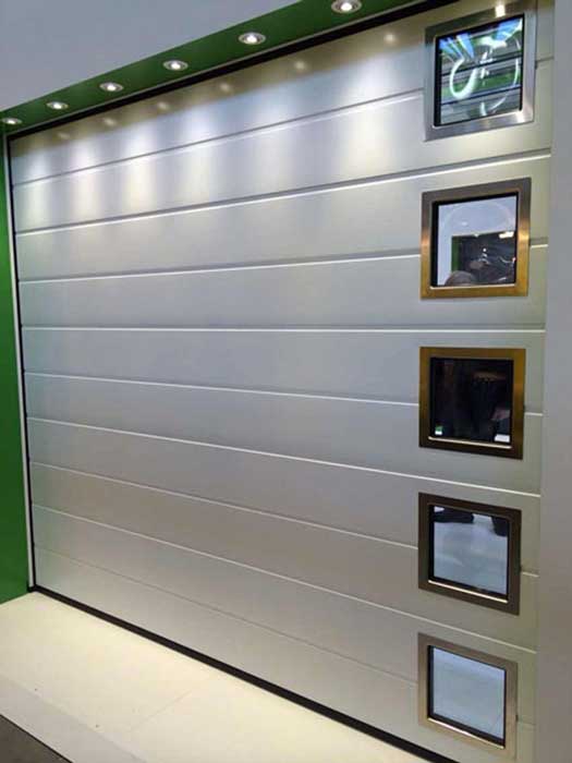 銀灰色單條紋車庫門