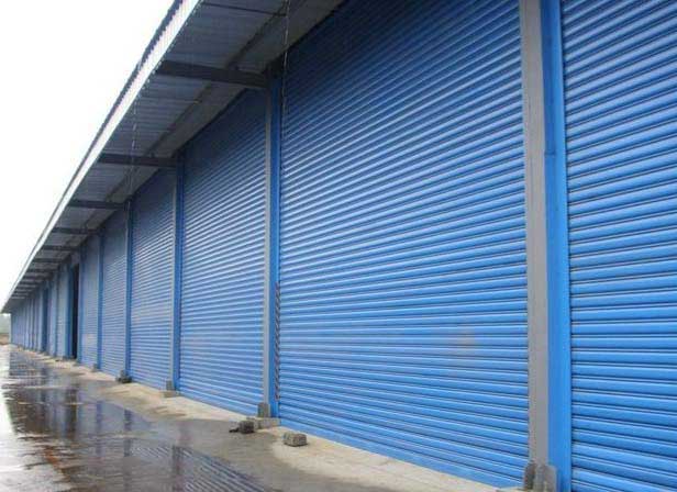 藍(lán)色電動(dòng)工業(yè)防風(fēng)卷簾門(mén)