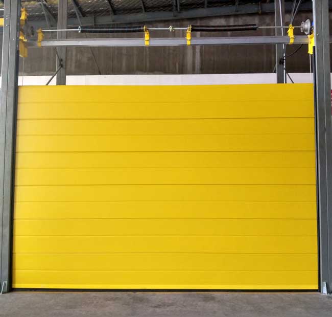黃色條形工業(yè)滑升門