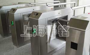 昆山巨仲電子通道閘案例 - 中出網(wǎng)-智能出入口與停車充電門戶