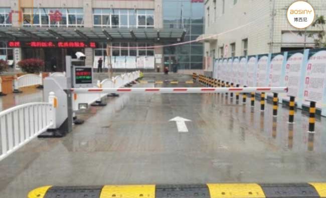 渭南市第一醫(yī)院車牌識別系統(tǒng)案例 - 中出網(wǎng)-智能出入口與停車充電門戶