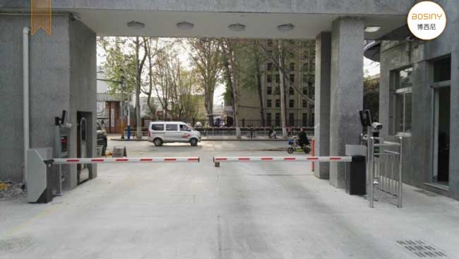 西安市公安局閻良分局車牌識(shí)別系統(tǒng)案例 - 中出網(wǎng)-智能出入口與停車充電門(mén)戶