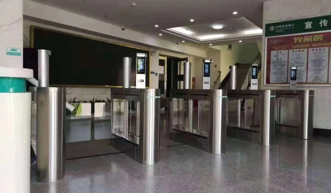 農(nóng)業(yè)銀行某市分行部署了芊熠動(dòng)態(tài)人臉識(shí)別終端