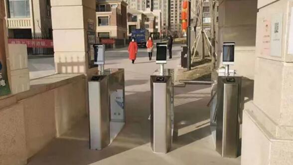 山西省某市社區(qū)出入口安裝的芊熠人臉識(shí)別終端