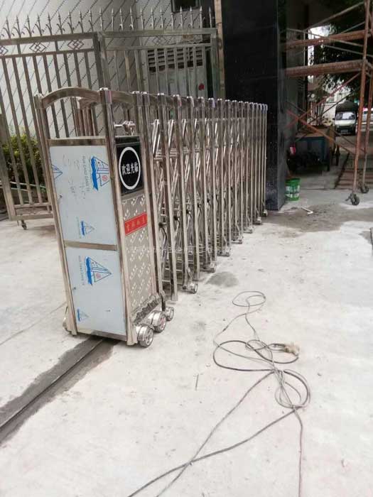 東莞市溫塘皂三工業(yè)區(qū)電動伸縮門案例 - 中出網(wǎng)-智能出入口與停車充電門戶
