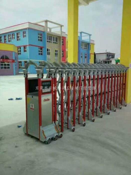 東莞萬(wàn)江豪華鋁型電動(dòng)伸縮門(mén)案例 - 中出網(wǎng)-智能出入口與停車(chē)充電門(mén)戶(hù)