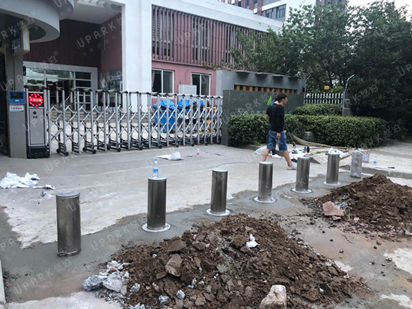 百家湖中學(xué)全自動(dòng)升降路樁項(xiàng)目 - 中出網(wǎng)-智能出入口與停車充電門戶