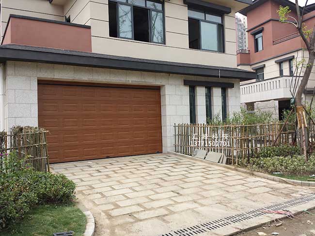 車(chē)庫(kù)門(mén)