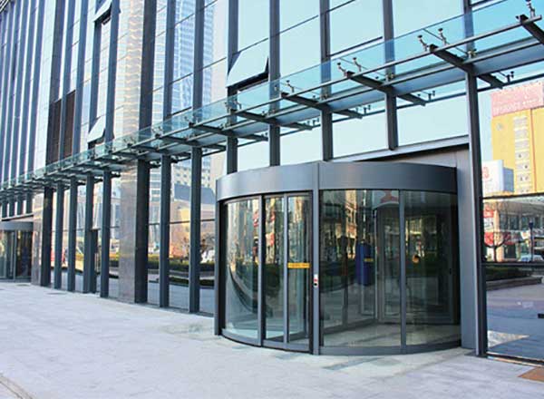 青島遠(yuǎn)洋大廈旋轉(zhuǎn)門案例 - 中出網(wǎng)-智能出入口與停車充電門戶