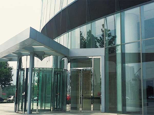 鄭州期貨大廈旋轉(zhuǎn)門案例 - 中出網(wǎng)-智能出入口與停車充電門戶