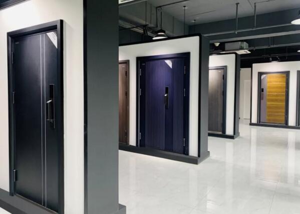 基地首秀 驚艷眼球