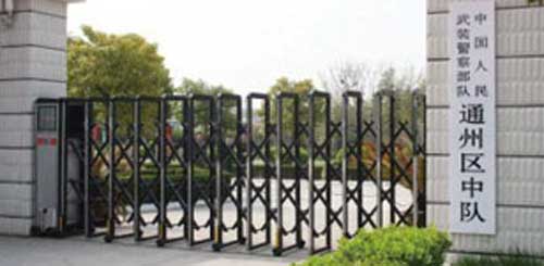 中國人民武裝警察部隊通州區(qū)中隊伸縮門案例 - 中出網(wǎng)-智能出入口與停車充電門戶