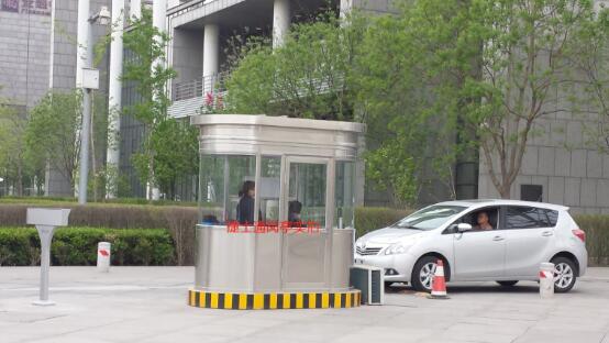 天津空港經(jīng)濟區(qū)管委會不銹鋼收費亭案例 - 中出網(wǎng)-智能出入口與停車充電門戶