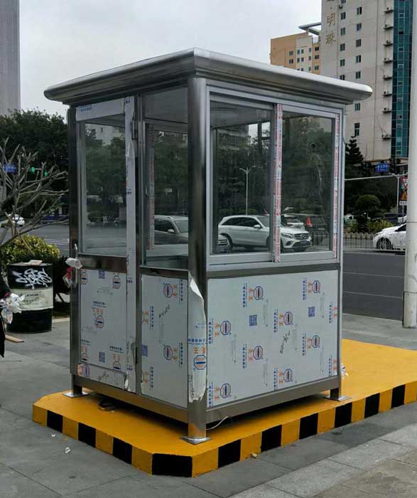 泉州萬(wàn)達(dá)廣場(chǎng)商務(wù)樓不銹鋼崗?fù)ぐ咐?- 中出網(wǎng)-智能出入口與停車(chē)充電門(mén)戶