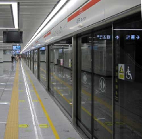 深圳地鐵三號線屏蔽門案例 - 中出網(wǎng)-智能出入口與停車充電門戶