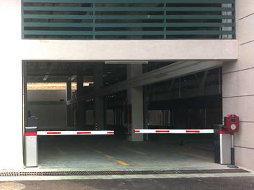 青島中心醫(yī)院立體車庫(kù)案例 - 中出網(wǎng)-智能出入口與停車充電門戶