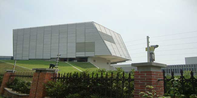 上海奉賢普天工業(yè)園電子圍欄案例 - 中出網(wǎng)-智能出入口與停車充電門戶