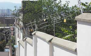 云南楚雄山水龍庭別墅電子圍欄案例 - 中出網(wǎng)-智能出入口與停車充電門(mén)戶